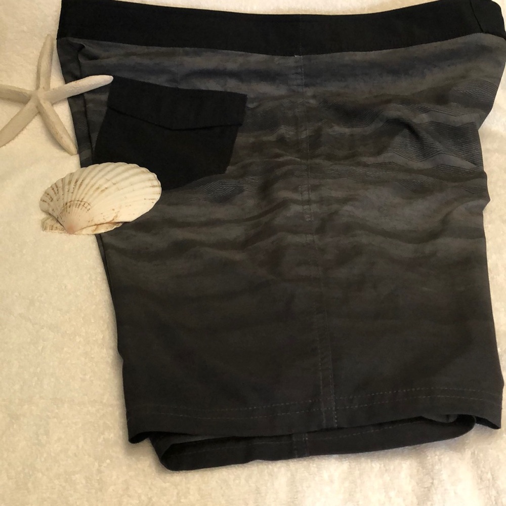 NWOT Goodfellow & Co men board shorts - Picture 3 of 3